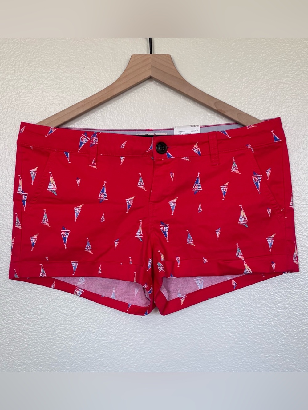 SO Shorts Size 11 Red Sailboat Print Low Rise 2.5” Inseam Summer Nautical